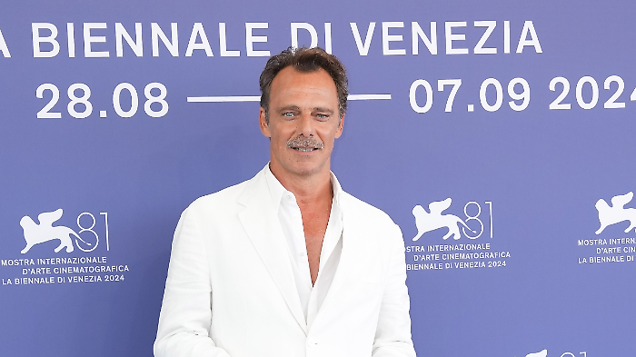 Alessandro Preziosi, torna stasera in tv con Blackout – Vite sospese su Rai 1: dalla carriera all'amore con Delfina Delettrez Fendi