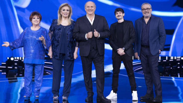 Io canto senior stasera in tv venerdì 17 gennaio su Canale 5: sorprese e nuove sfide nel programma con Gerry Scotti
