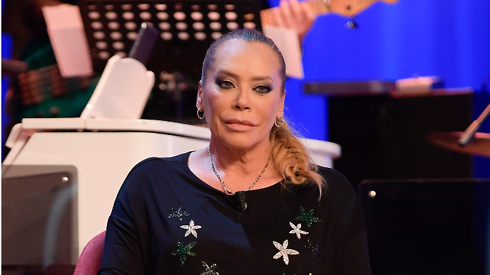 Barbara De Rossi ospite oggi in tv da Monica Setta a Storie di donne al bivio su Rai 2: dal segreto con Mara Venier al nuovo amore con Simone Fratini