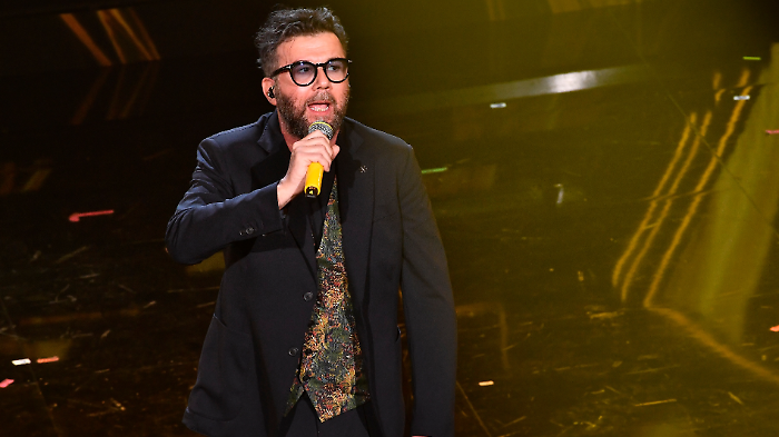 Paolo Vallesi ospite di Caterina Balivo a La volta buona, chi è: il successo con La forza della vita, la malattia, la separazione dalla moglie Cinzia