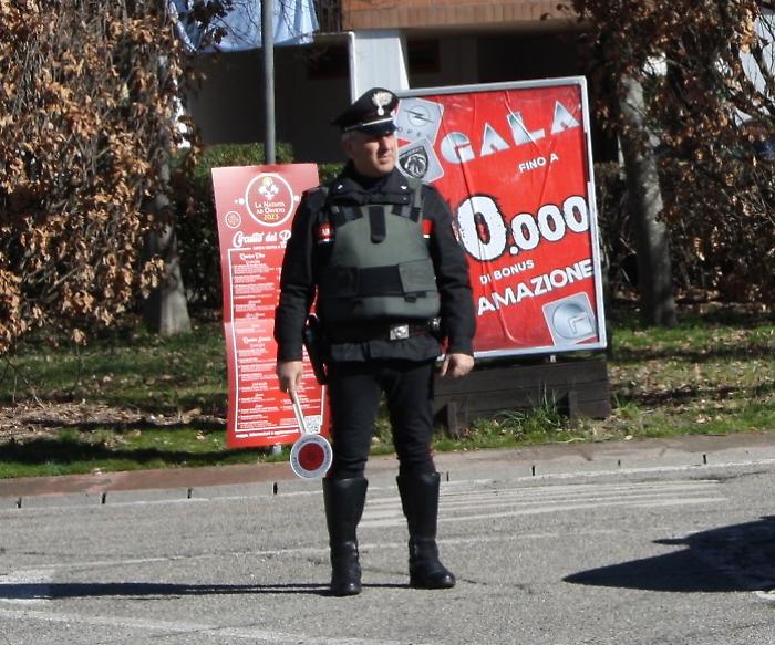 Orvieto, rubano 1.000 euro  di alimenti e profumi al supermercato: "divieto di ritorno sul territorio" per 4 ventenni 