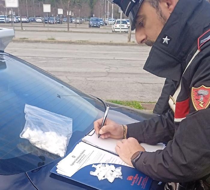 Terni, incensurato 23enne sorpreso con 63 dosi di cocaina nella zona della stazione