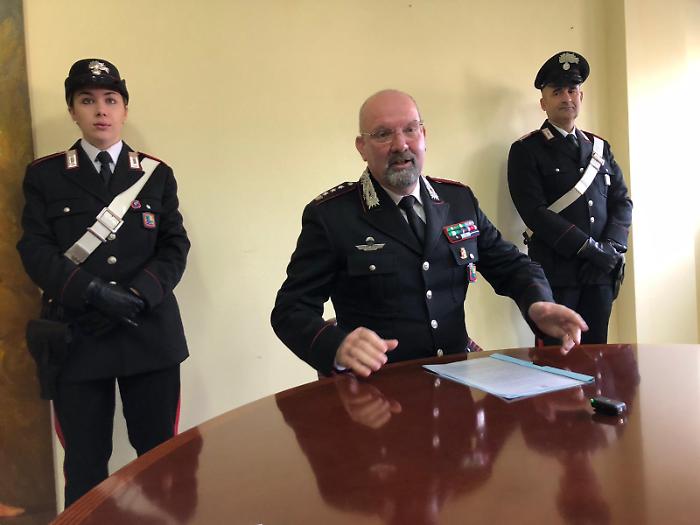 Terni, donna aggredita a coltellate in casa, l'appello del comandante dei Carabinieri De Rosa: "Chi sa qualcosa ci contatti"