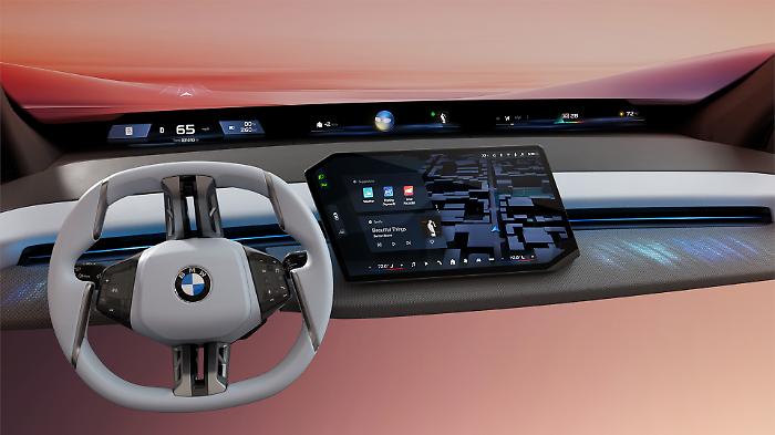Panoramic IDrive: il futuro dell’esperienza di guida secondo Bmw