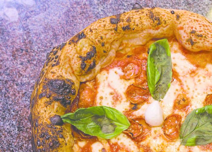 Piacere, Totò: L'autentico Sapore di Napoli con un Tocco di Modernità nel Cuore di Perugia