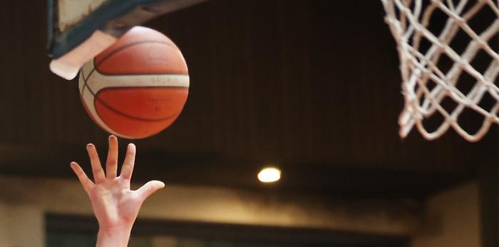 Arbitro aggredito negli spogliatoi alla fine della partita finisce in ospedale