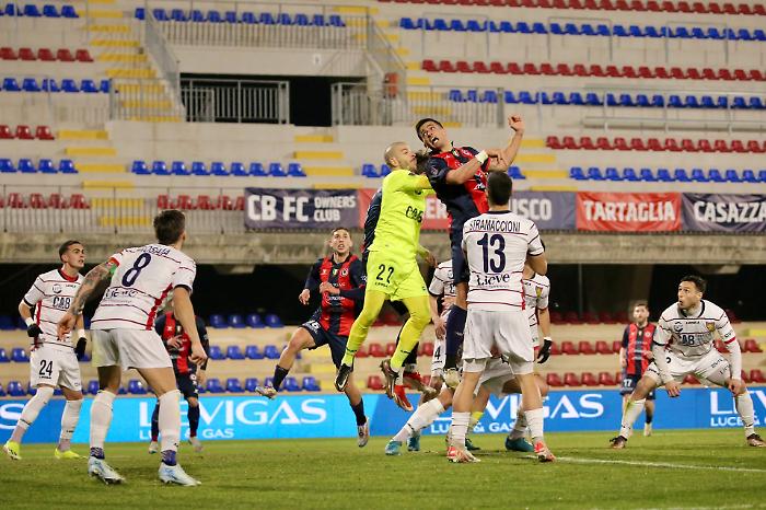 Gubbio raggiunto nel finale a Campobasso ma è un buon punto: 1-1