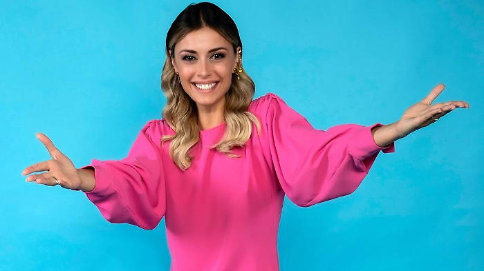 Fatima Trotta ospite di Silvia Toffanin a Verissimo, chi è: il successo con Made in Sud, il rapporto con Stefano de Martino, il marito Luigi De Falco
