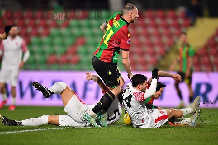 Gran cuore Ternana: va sotto con la Vis Pesaro, rimonta e ribalta (2-1)