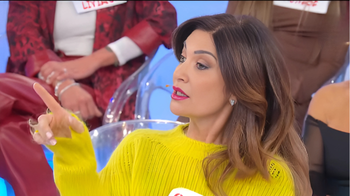 Uomini e Donne torna su Canale 5, luned&igrave; 27 gennaio: Barbara rimane sola in centro studio e Alessio litiga ancora con Francesca