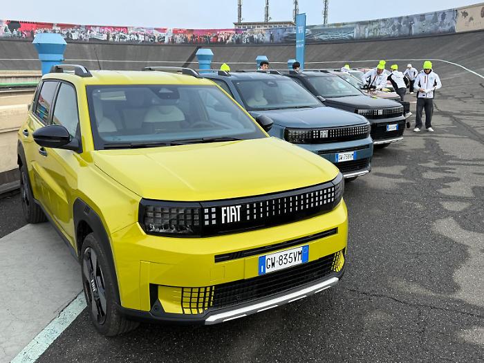 Grande Panda, ci sarà in un futuro la versione 4x4? Risponde il Ceo di Fiat Olivier Francois: "E' una possibilità"