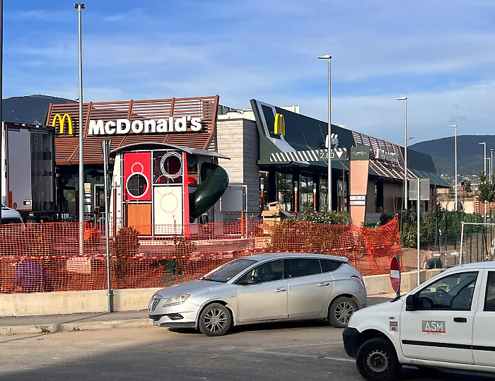 Terni, apre nuovo ristorante McDonald’s di via Urbinati in zona ospedale: 42 assunzioni di ragazzi ternani