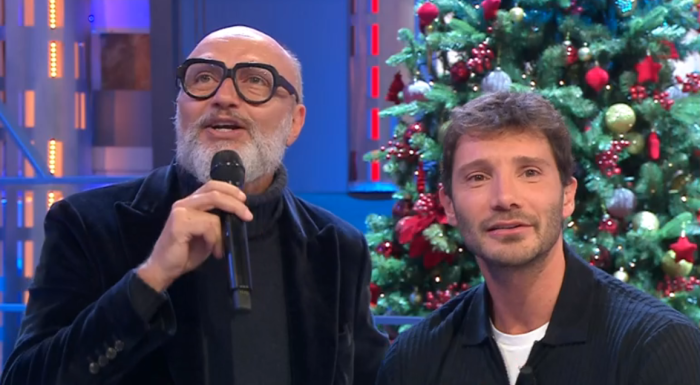 Chi è il Dottore di Affari Tuoi? Da autore degli show del cognato Alberto Castagna a quelli di Rai 1 e la moglie 26 anni più giovane