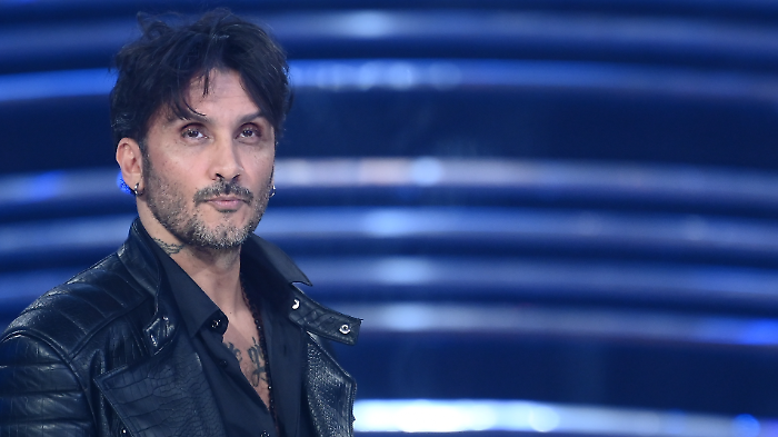 Fabrizio Moro ospite stasera in tv su Rai 1 a Ora o mai più, sabato 1° febbraio: chi è la sua ex compagna madre dei suoi due figli