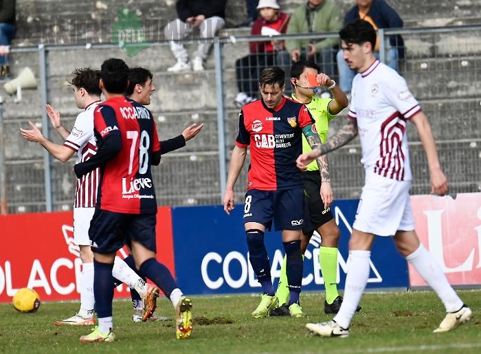 Gubbio-Arezzo 0-0, i rossoblù resistono in dieci uomini e conquistano un punto
