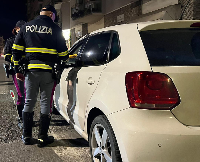 Terni, stragi del sabato sera: la polizia controlla 63 giovani, 3 patenti ritirate