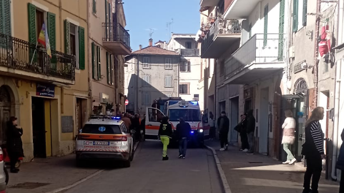 Cede porzione di solaio e cade, stazionarie le condizioni dell'idraulico di Tavernelle
