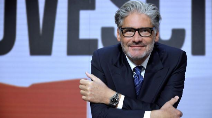 Dritto e rovescio stasera in tv giovedì 6 febbraio su Rete 4: inchieste e approfondimenti del talk show condotto da Paolo Del Debbio
