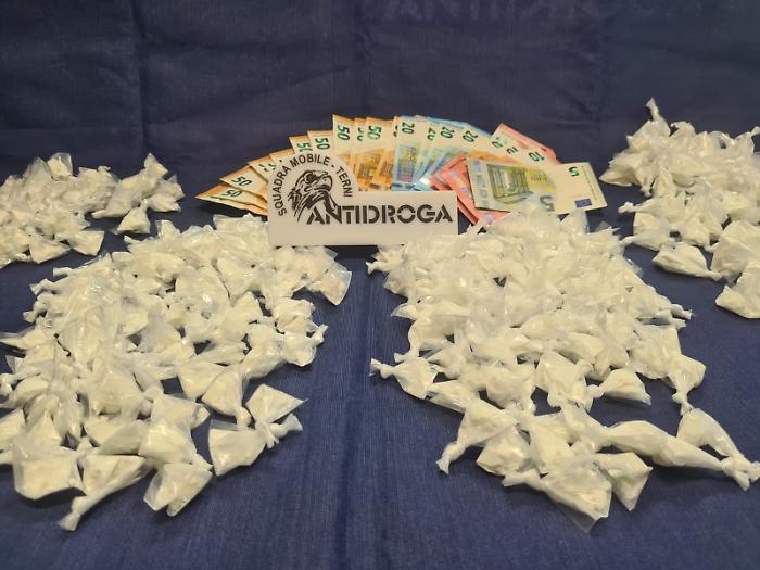 Terni, in auto con 335 dosi di cocaina: arrestato 21enne. La droga avrebbe fruttato 33.500 euro