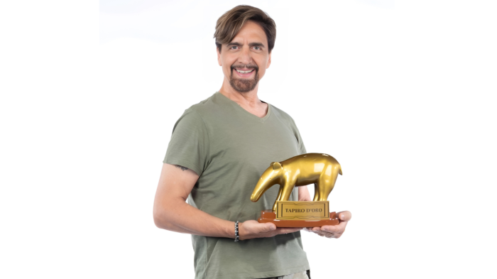 Striscia la notizia torna stasera in tv giovedì 6 febbraio su Canale 5 con Valerio Staffelli e la Montini: scopri tutta la storia del tapiro d'oro