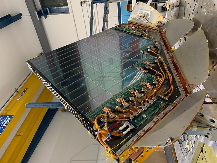 Nei laboratori SERMS di Terni un test di preparazione del lancio nello spazio di un nuovo rivelatore di particelle