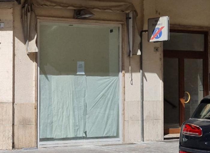 Terni, multe fino a 500 euro ai titolari di negozi sfitti tenuti in abbandono o sporchi. Dal 12 febbraio l'ordinanza per il decoro delle vetrine