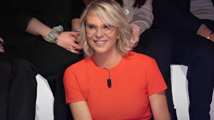 C'è Posta per Te stasera in tv sabato 8 febbraio su Canale 5: Amadeus e la moglie Giovanna Civitillo ospiti della nuova puntata