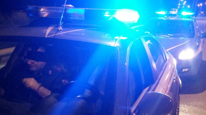 Aggredito fuori dalla discoteca: era evaso