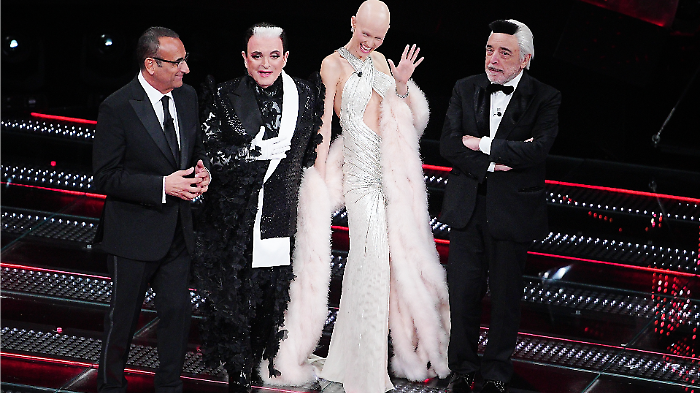 Festival di Sanremo 2025, scopri com'è andata la seconda serata e cosa è successo: ecco tutti gli ospiti e gli abiti di Bianca Balti e Cristiano Malgioglio