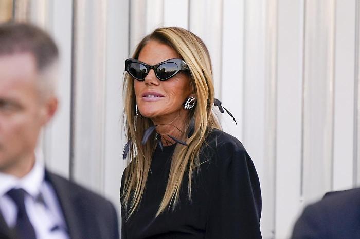Sanremo 2025, chi è Anna Dello Russo, l'opinionista del Dopofestival: la carriera da Vogue e l'immenso archivio di moda