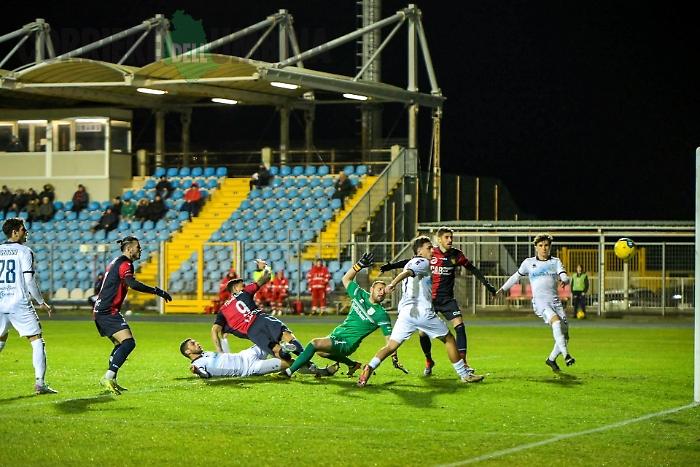 Tommasini e un autogol fanno volare il Gubbio nei play off: Pineto ko (2-1)