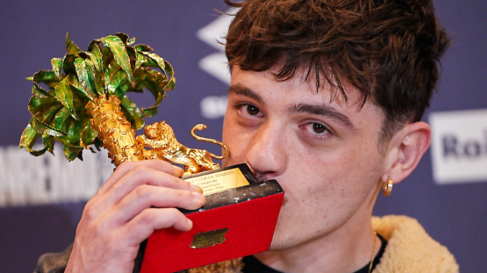 Eurovision, la partecipazione di Olly non è ancora confermata: cosa succede in caso di rinuncia e il precedente degli Stadio