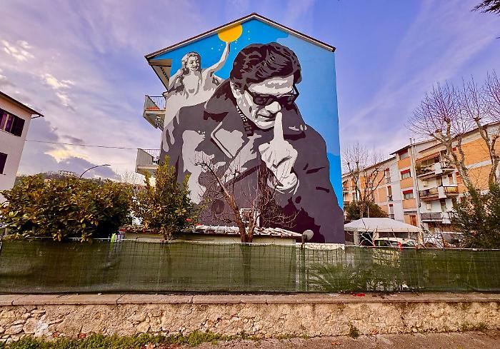 A Narni Scalo l'11esimo murale sui personaggi del cinema è dedicato a Pierpaolo Pasolini