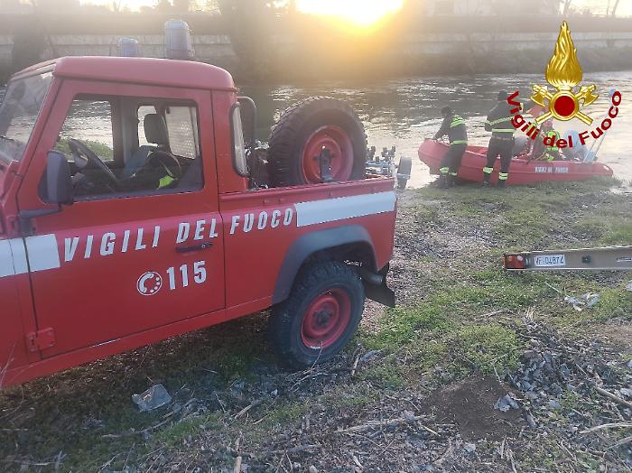 Terni, rientra l'allarme per le ricerche della donna sul fiume Nera, i vigili del fuoco: "In quel punto della ringhiera c'è un sentiero usato per raggiungere dei palazzi"