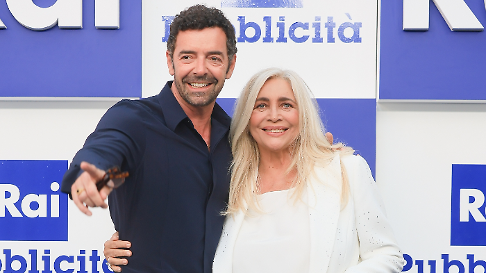 Alberto Matano torna oggi in tv con La Vita in Diretta giovedì 20 febbraio su Rai 1: ecco la sua storia d'amore con Riccardo Mannino e il grazie a Mara Venier
