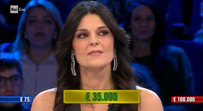 Affari tuoi, Ilaria da Acquasparta accetta l'offerta di 35 mila euro ma nel pacco ne aveva 100 mila