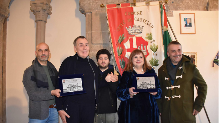 Consegnata la targa ufficiale a Francesca Zampini e Patrizio Palliani, per i successi in tutto il mondo con allevamento Azamour di Città di Castello 