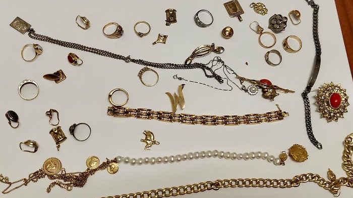 Anziana truffata e derubata in casa da finti carabinieri a Citt&agrave; di Castello, quelli veri arrestano tre persone: gioielli recuperati