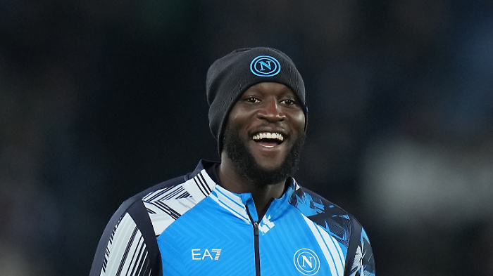 Romelu Lukaku ospite a C'è posta per te, la vita privata: l'infanzia difficile, le relazioni, i presunti riti voodoo della madre e i due figli