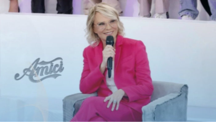 Il serale di Amici batte il ritorno di Canzonissima: gli ascolti tv di sabato 21 marzo