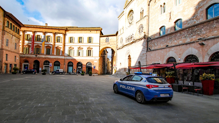 Va a comprare tabacco e vino ma è ai domiciliari: arrestato