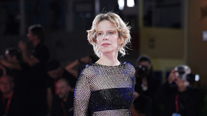 Sonia Bergamasco ospite da Caterina Balivo oggi in tv a La Volta Buona, martedì 4 marzo su Rai 1: l'attrice parlerà del nuovo film Il Nibbio