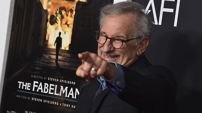 The Fabelmans, cosa c'è di vero (e cosa no) nel film di Steven Spielberg ispirato alla sua vita: dal divorzio dei genitori all'antisemitismo