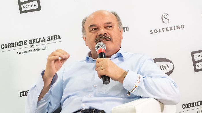 Oscar Farinetti ospite a Farwest, chi è il fondatore di Eataly: il successo di Unieuro, il caso Expo, la traversata New York-Genova in barca a vela