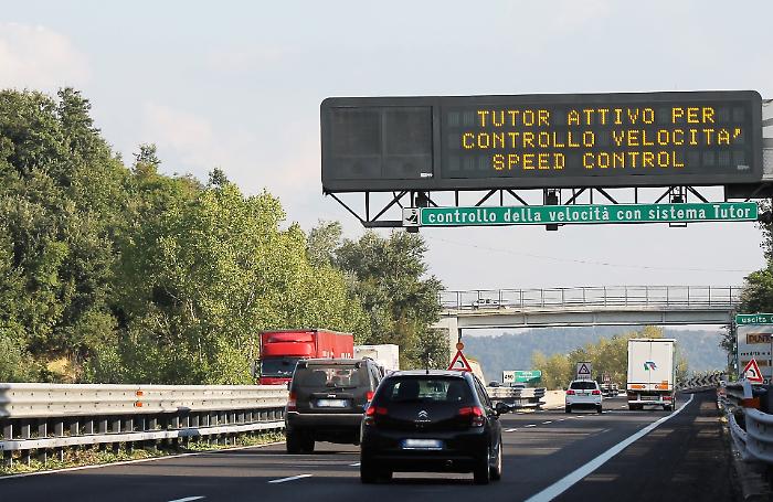 Stretta sull'eccesso di velocità, via all'attivazione di nuovi Tutor in 26 tratte autostradali in tutta Italia: ecco dove