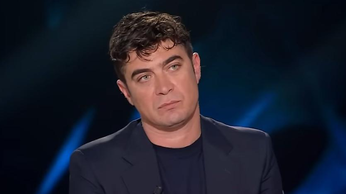 Riccardo Scamarcio a Verissimo, da Step in Ho voglia di te a sex symbol: tutti gli amori dell'attore. Chi è la fidanzata Benedetta Porcaroli