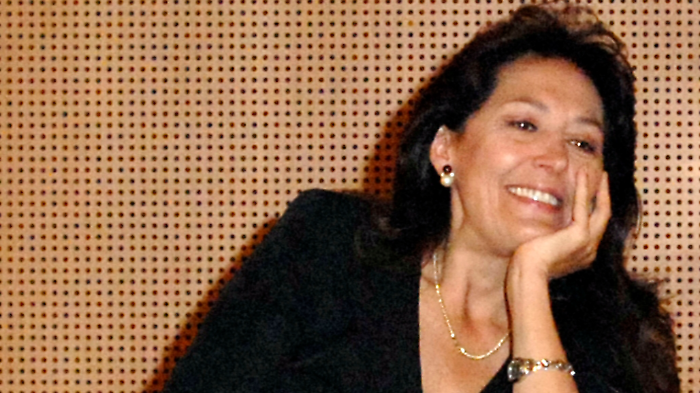 Carmen Lasorella, chi è il volto storico del Tg2: la carriera da inviata, il sequestro in Somalia, il rapporto con Lilli Gruber 