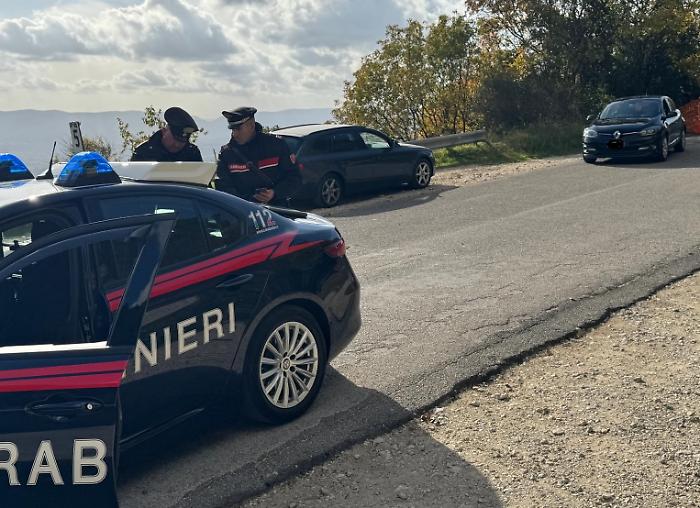 Terni, giovane sorpreso alla guida del furgone di un corriere con la droga. Rifiuta di sottoporsi al test tossicologico in ospedale