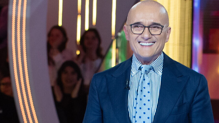 Grande Fratello stasera in tv lunedì 10 marzo su Canale 5: un nuovo finalista in arrivo. Le anticipazioni della puntata 