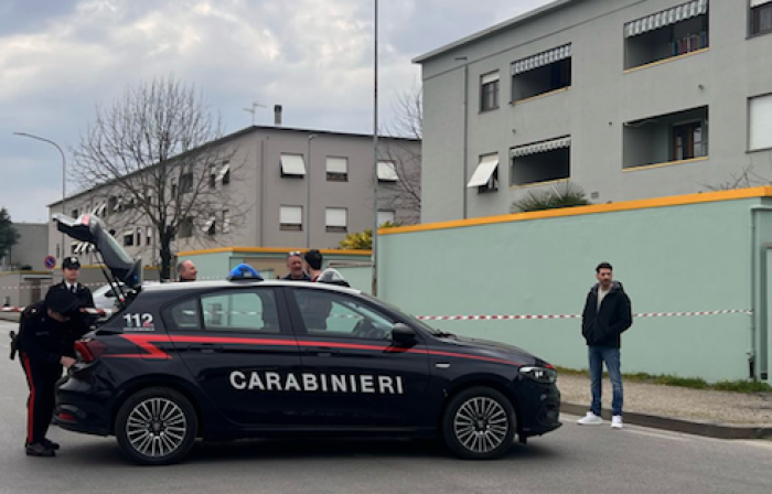Mamma  strangolata, la figlia ora &egrave; disperata: "Ero stanca, non ce la facevo pi&ugrave;". L'anziana era malata e in casa la situazione &egrave; precipitata